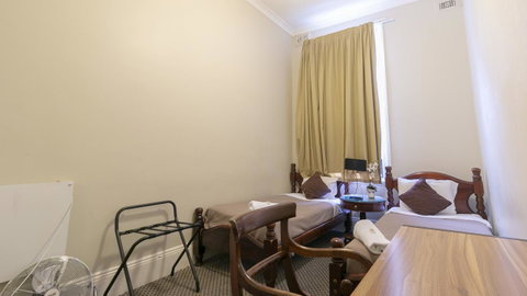 Woolbrokers Hotel - Accommodation Burleigh 11