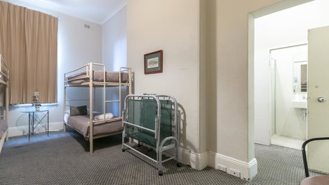 Woolbrokers Hotel - Accommodation Burleigh 9