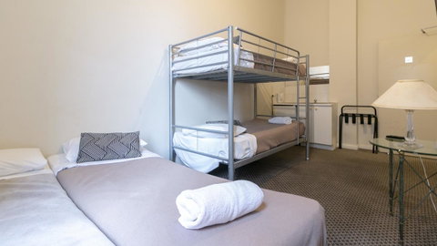 Woolbrokers Hotel - Accommodation Burleigh 26