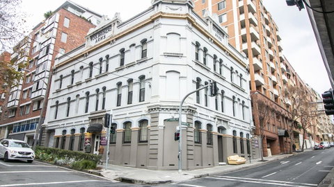 Woolbrokers Hotel - Accommodation Burleigh 0