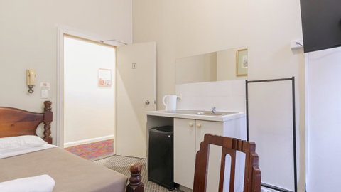 Woolbrokers Hotel - Accommodation Burleigh 19