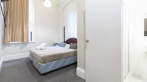 Woolbrokers Hotel - Accommodation Burleigh 7