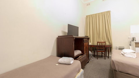 Woolbrokers Hotel - Accommodation Burleigh 23