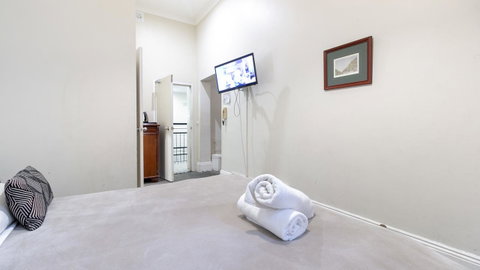 Woolbrokers Hotel - Accommodation Burleigh 10