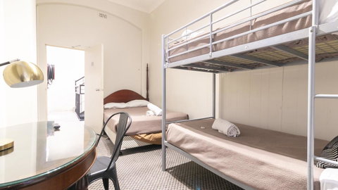 Woolbrokers Hotel - Accommodation Burleigh 14