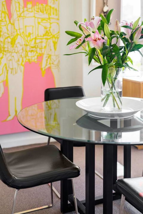 Waterfront Apartment Brimming With Inspirational Artwork - Accommodation Burleigh 23