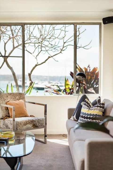 Waterfront Apartment Brimming With Inspirational Artwork - Accommodation Burleigh 17