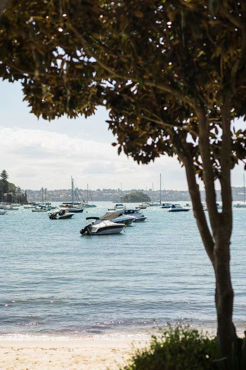 Waterfront Apartment Brimming With Inspirational Artwork - Accommodation Burleigh 9
