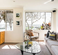 Waterfront Apartment Brimming with Inspirational Artwork - Accommodation Burleigh
