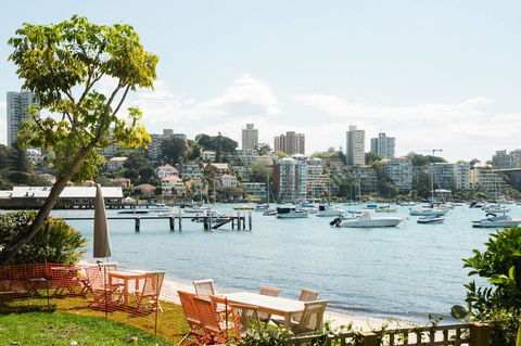 Waterfront Apartment Brimming With Inspirational Artwork - Accommodation Burleigh 26