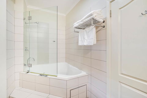 Prince Of Wales Hotel - Accommodation Burleigh 18