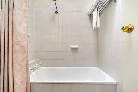 Prince Of Wales Hotel - Accommodation Burleigh 4