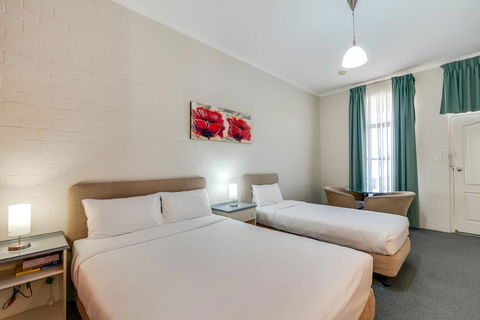 Prince Of Wales Hotel - Accommodation Burleigh 40