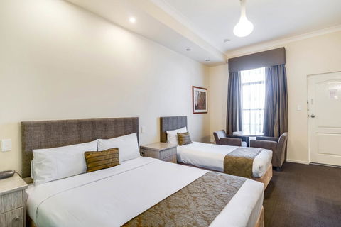 Prince Of Wales Hotel - Accommodation Burleigh 14