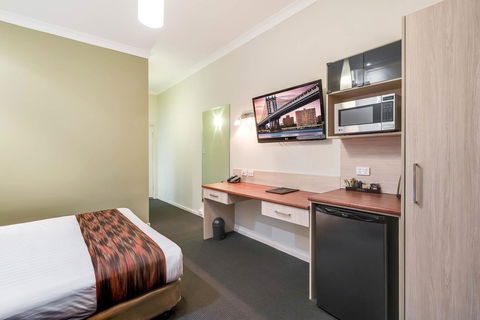 Prince Of Wales Hotel - Accommodation Burleigh 29