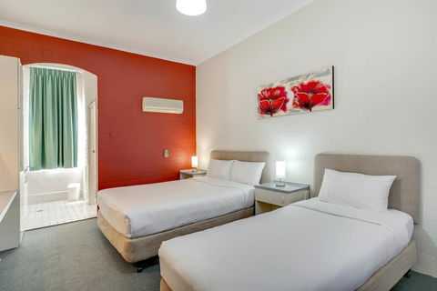 Prince Of Wales Hotel - Accommodation Burleigh 41