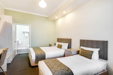 Prince Of Wales Hotel - Accommodation Burleigh 30