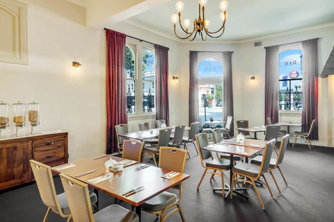 Prince Of Wales Hotel - Accommodation Burleigh 22
