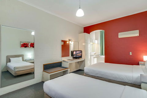 Prince Of Wales Hotel - Accommodation Burleigh 26