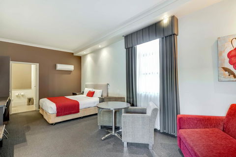Prince Of Wales Hotel - Accommodation Burleigh 35