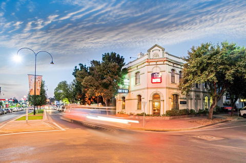 Prince Of Wales Hotel - Accommodation Burleigh 9