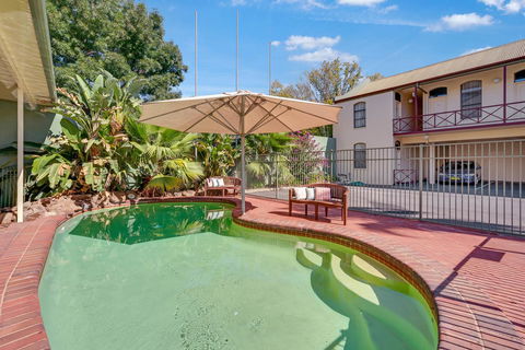 Prince Of Wales Hotel - Accommodation Burleigh 36