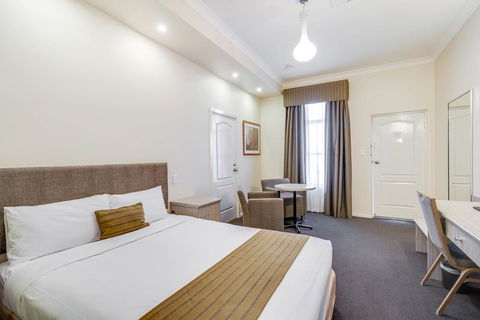 Prince Of Wales Hotel - Accommodation Burleigh 32