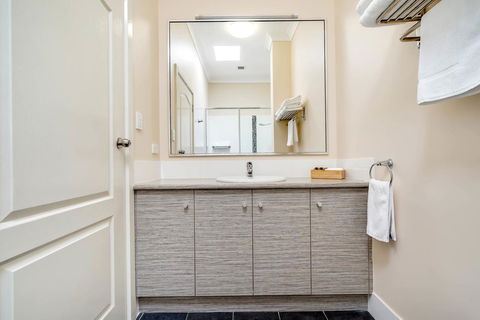 Prince Of Wales Hotel - Accommodation Burleigh 31