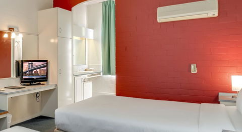 Prince Of Wales Hotel - Accommodation Burleigh 1