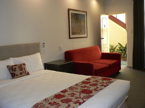Prince Of Wales Hotel - Accommodation Burleigh 44