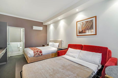 Prince Of Wales Hotel - Accommodation Burleigh 37