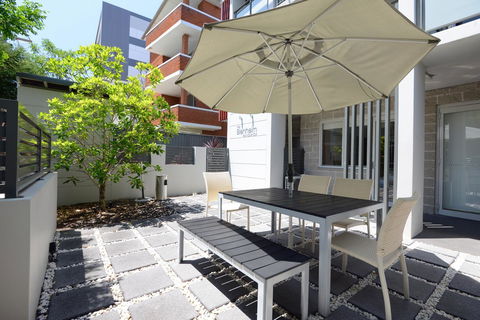 The Blenheim - Accommodation Burleigh 10