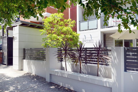 The Blenheim - Accommodation Burleigh 8