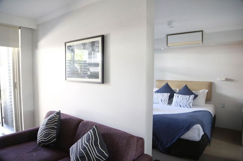 The Blenheim - Accommodation Burleigh 5