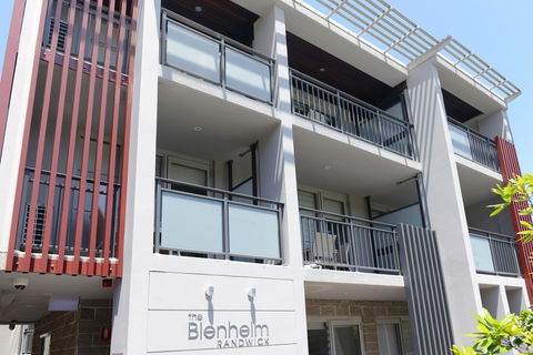 The Blenheim - Accommodation Burleigh 13