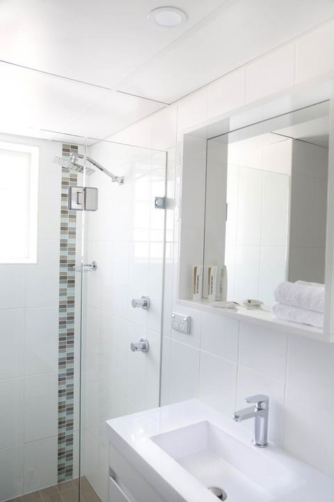The Blenheim - Accommodation Burleigh 6