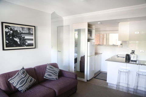 The Blenheim - Accommodation Burleigh 3