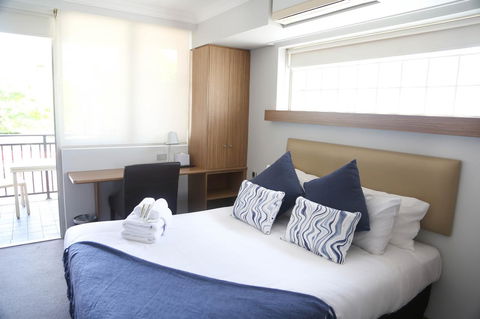The Blenheim - Accommodation Burleigh 2