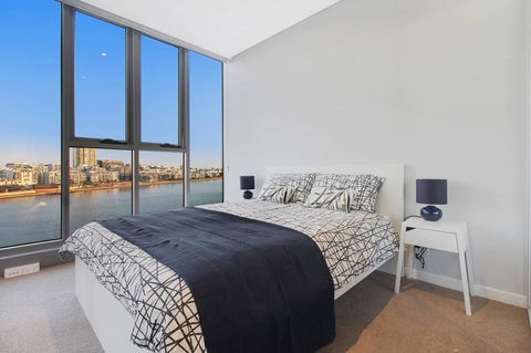 Brand New 3 Bedrooms Apt With Waterfront View - Accommodation Burleigh 18