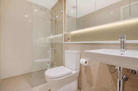 Brand New 3 Bedrooms Apt With Waterfront View - Accommodation Burleigh 1