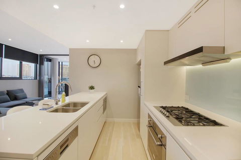 Brand New 3 Bedrooms Apt With Waterfront View - Accommodation Burleigh 12