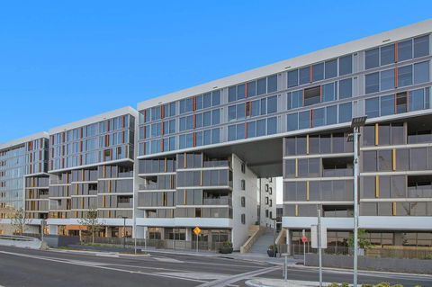 Brand New 3 Bedrooms Apt With Waterfront View - Accommodation Burleigh 5