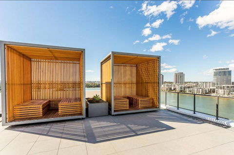 Brand New 3 Bedrooms Apt With Waterfront View - Accommodation Burleigh 2