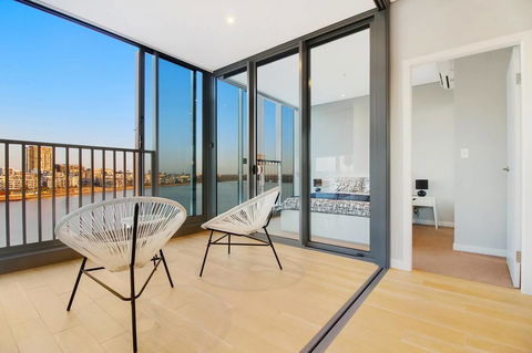Brand New 3 Bedrooms Apt With Waterfront View - Accommodation Burleigh 0