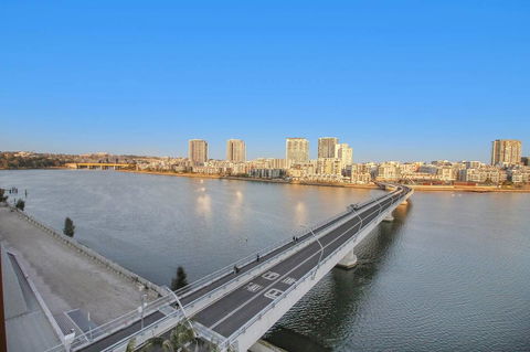 Brand New 3 Bedrooms Apt With Waterfront View - Accommodation Burleigh 8
