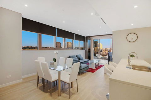 Brand New 3 Bedrooms Apt With Waterfront View - Accommodation Burleigh 6