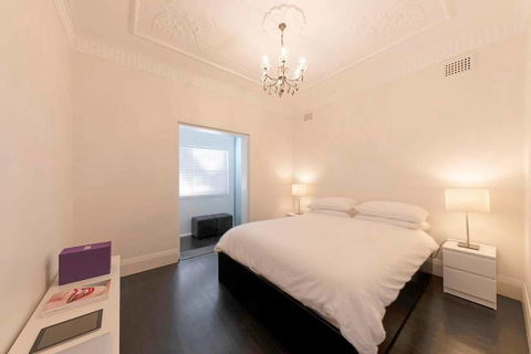 BONDI BEACH PRIME 1 Bedroom + Sunroom - Accommodation Burleigh 2