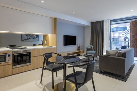 SKYE Suites Sydney - Accommodation Burleigh 17