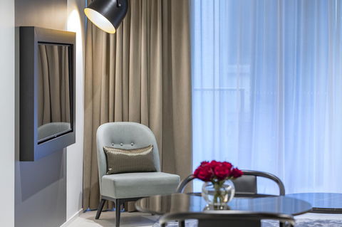 SKYE Suites Sydney - Accommodation Burleigh 11