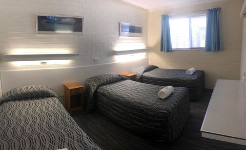 Coastal Bay Motel - Accommodation Burleigh 21